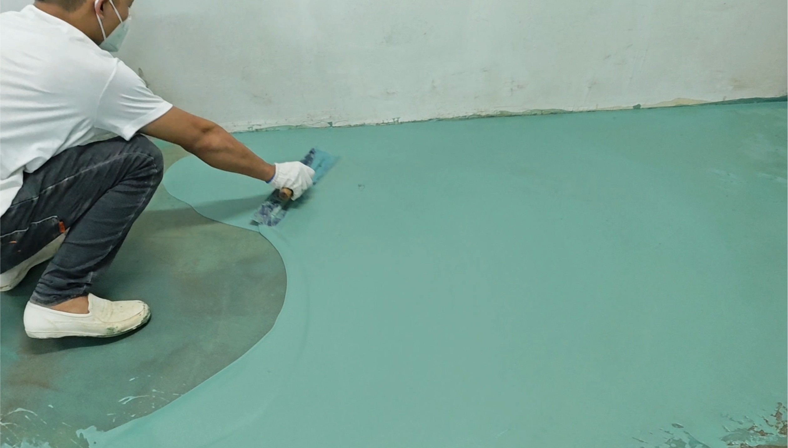 頤峰名庭26000㎡地坪環氧中涂施工 |?彩田化工